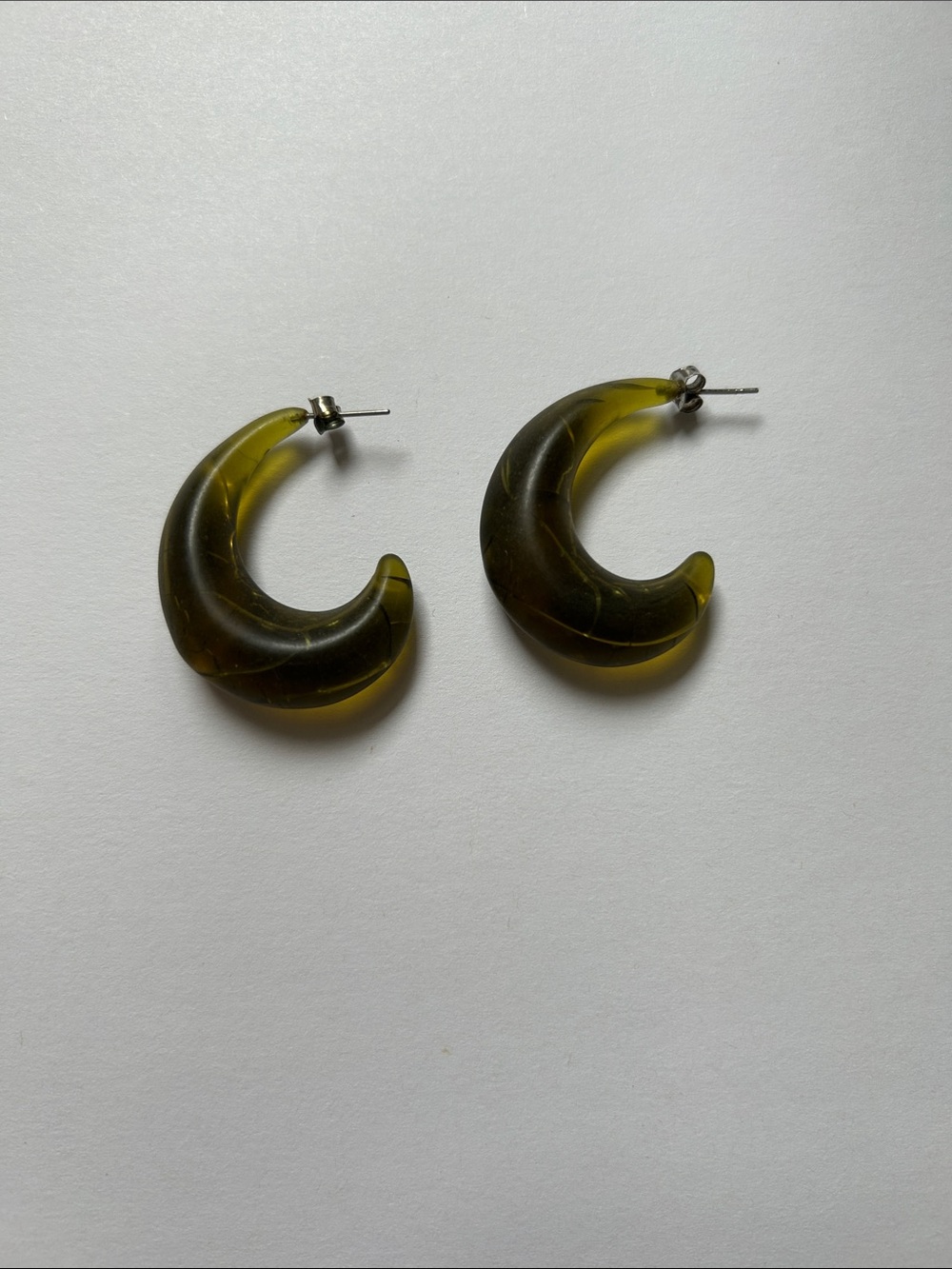 Olive Crescent Hoop Earrings in Translucent Resin j2